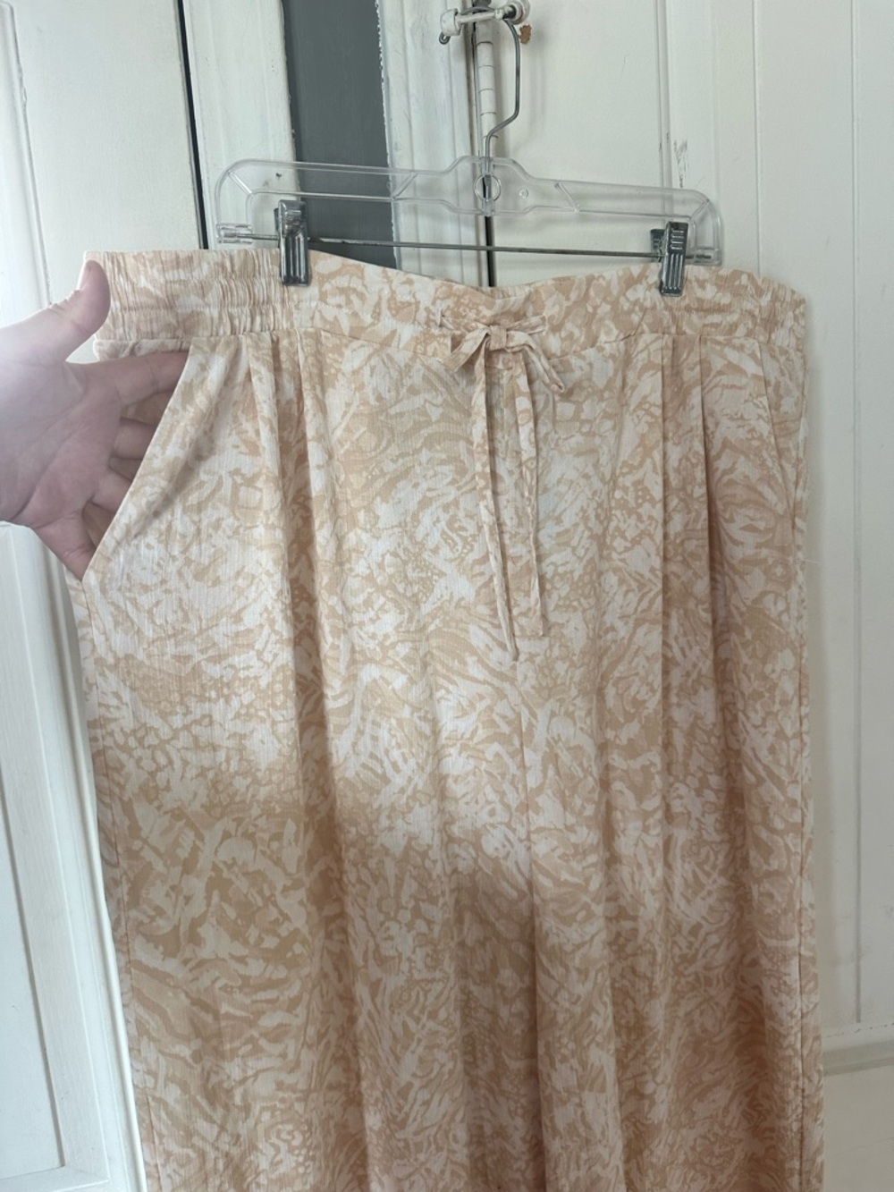 NWT Torrid Wide Leg Washable Gauze High Rise Pants - Animal Swirl 2 Short - Picture 2 of 5